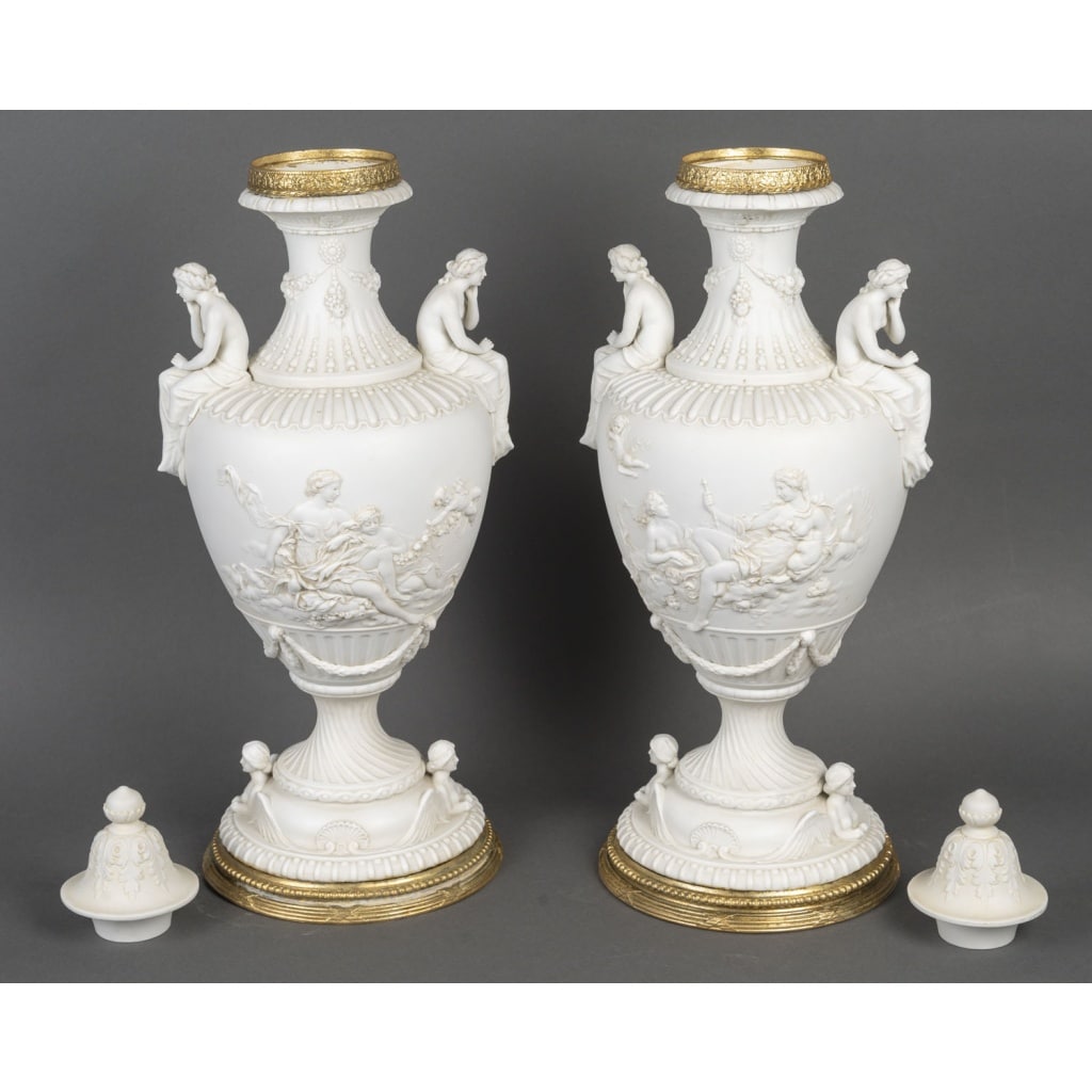 Biscuit une paire de vases en porcelaine de biscuit, fin XIXème siècle 5