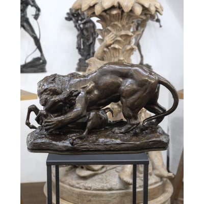 Sculpture – Tigre Surprenant Une Antilope , Antoine – Louis Barye , F.Barbedienne – Bronze