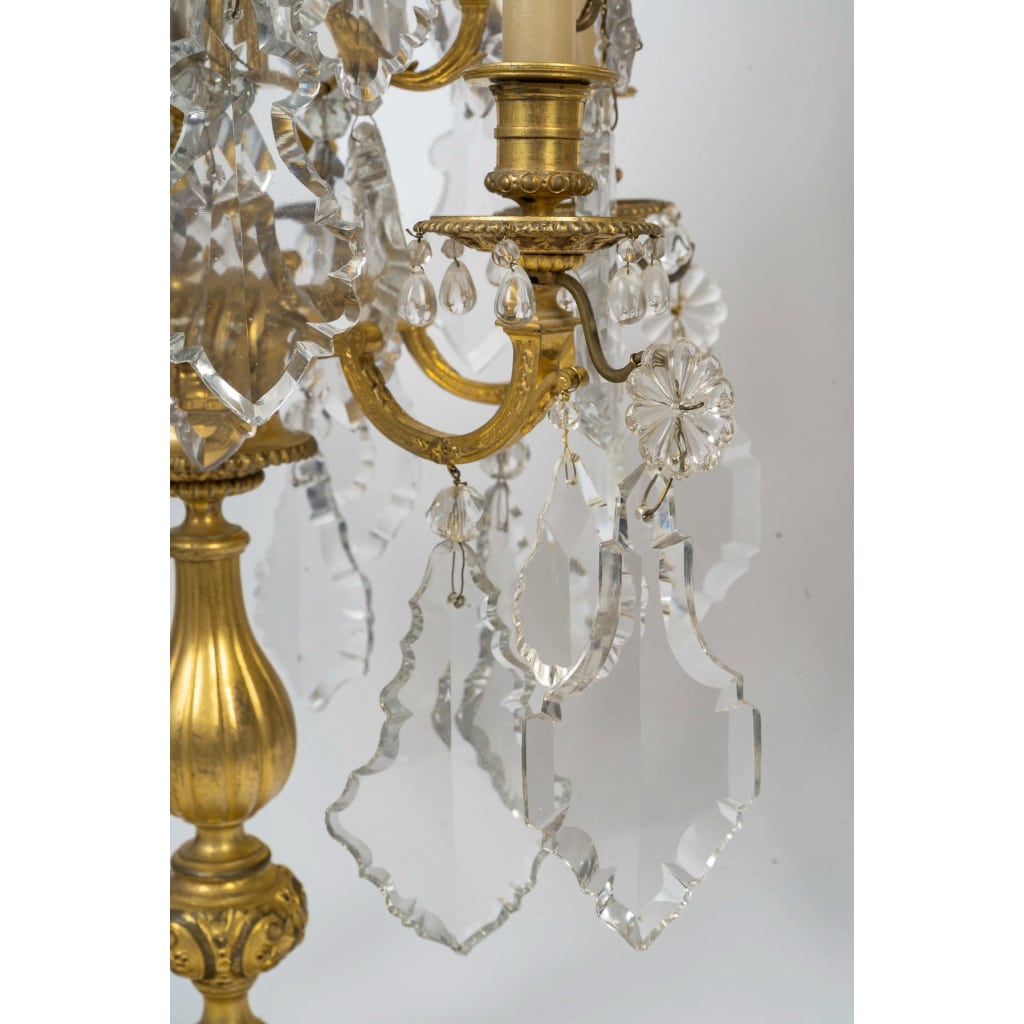 Paire de larges girandoles de style Louis XIV en bronze doré et cristal, vers 1800-1830 5