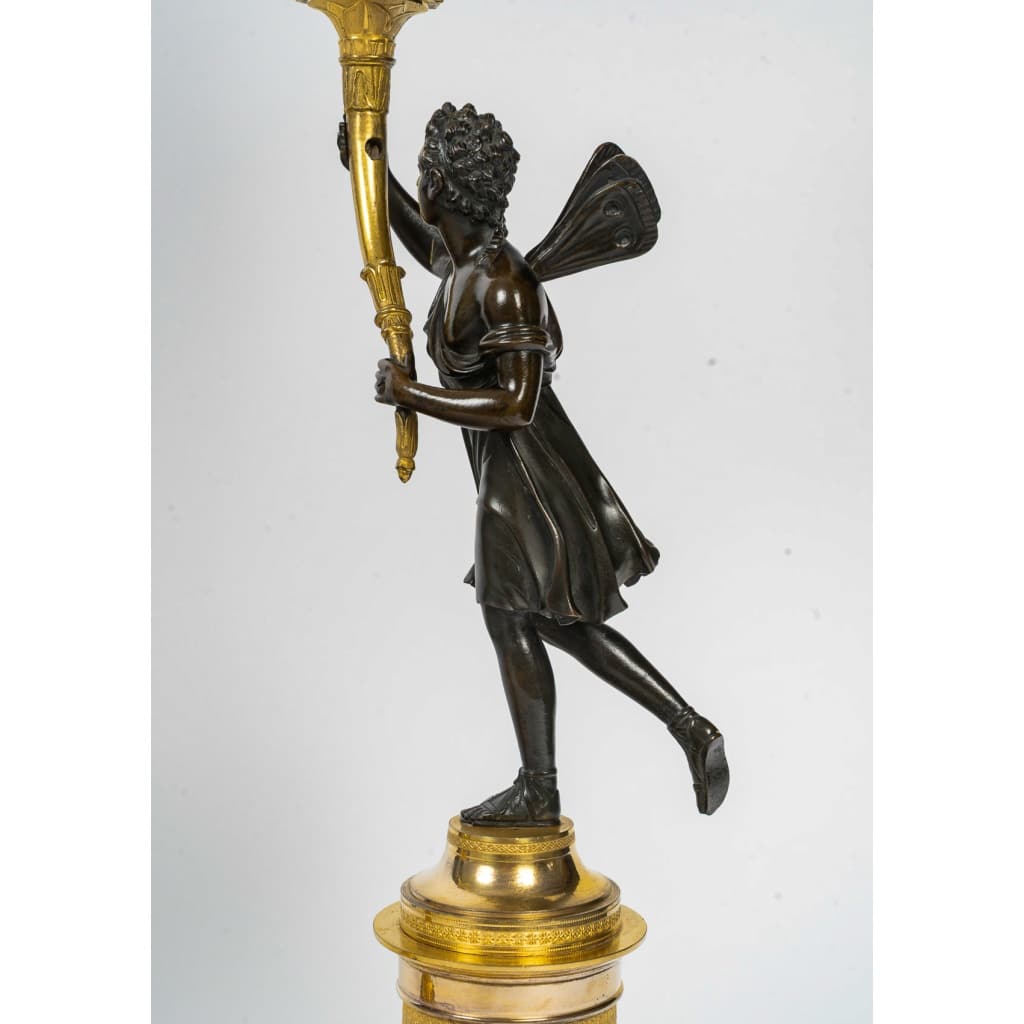 Paire de candélabres en bronze à décor de Figures à l’Antiques, époque Empire vers 1805-1810 5 Paire de candélabres en bronze à décor de Figures à l’Antiques, époque Empire vers 1805-1810 5