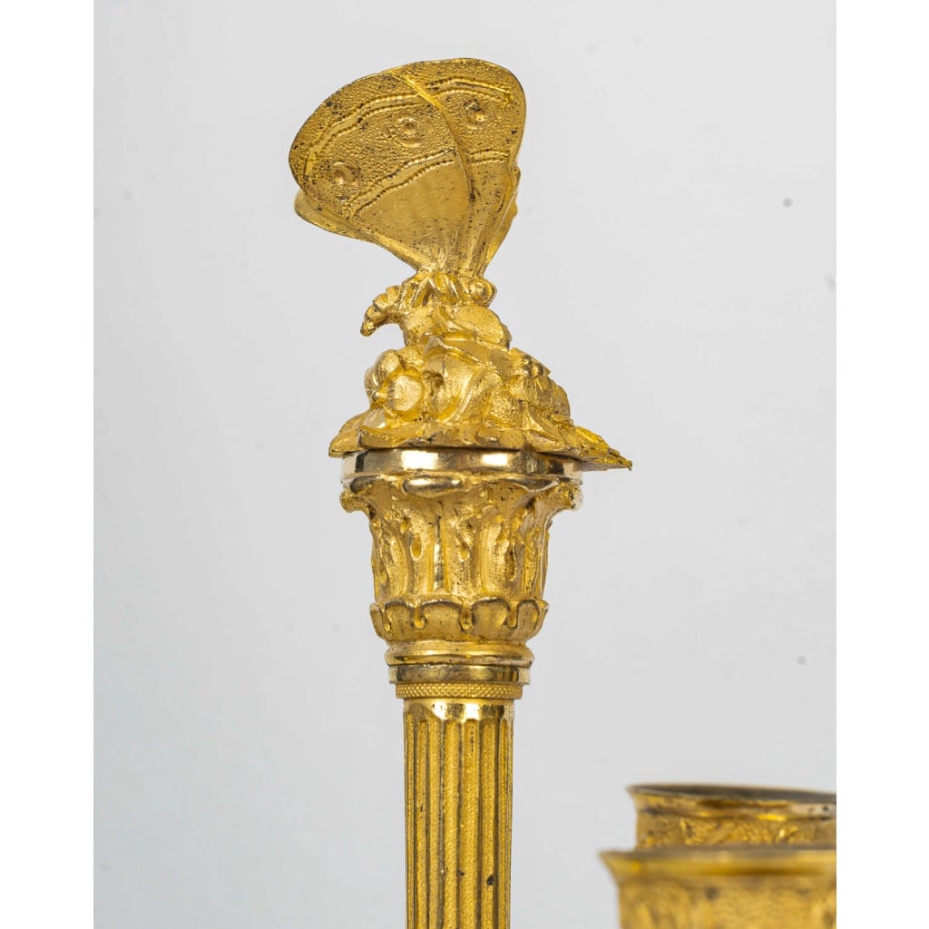 Paire de candélabres en bronze à décor de Figures à l’Antiques, époque Empire vers 1805-1810 6 Paire de candélabres en bronze à décor de Figures à l’Antiques, époque Empire vers 1805-1810 6