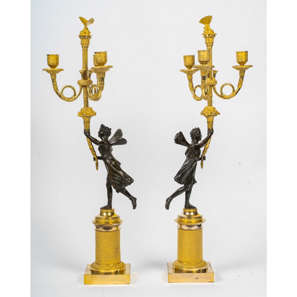 Paire de candélabres en bronze à décor de Figures à l’Antiques, époque Empire vers 1805-1810 9 Paire de candélabres en bronze à décor de Figures à l’Antiques, époque Empire vers 1805-1810 9