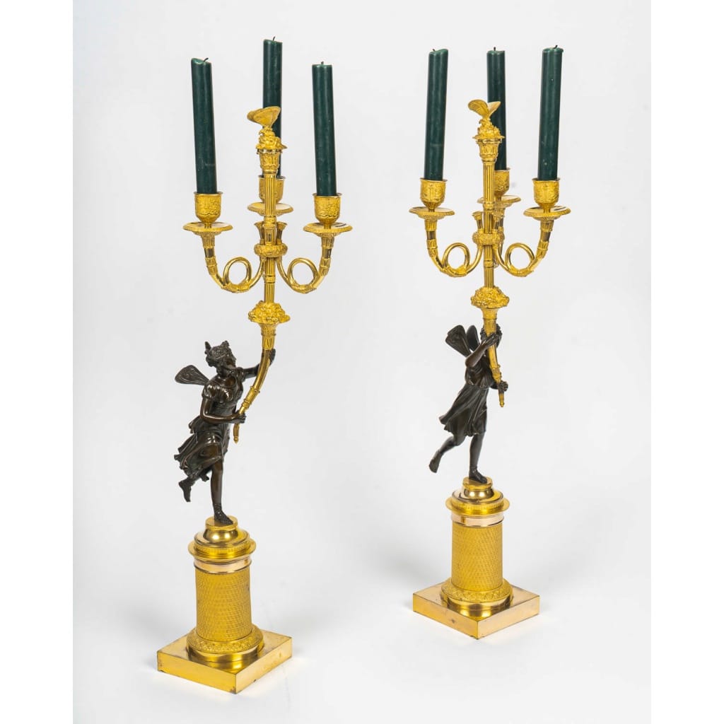 Paire de candélabres en bronze à décor de Figures à l’Antiques, époque Empire vers 1805-1810 13 Paire de candélabres en bronze à décor de Figures à l’Antiques, époque Empire vers 1805-1810 13
