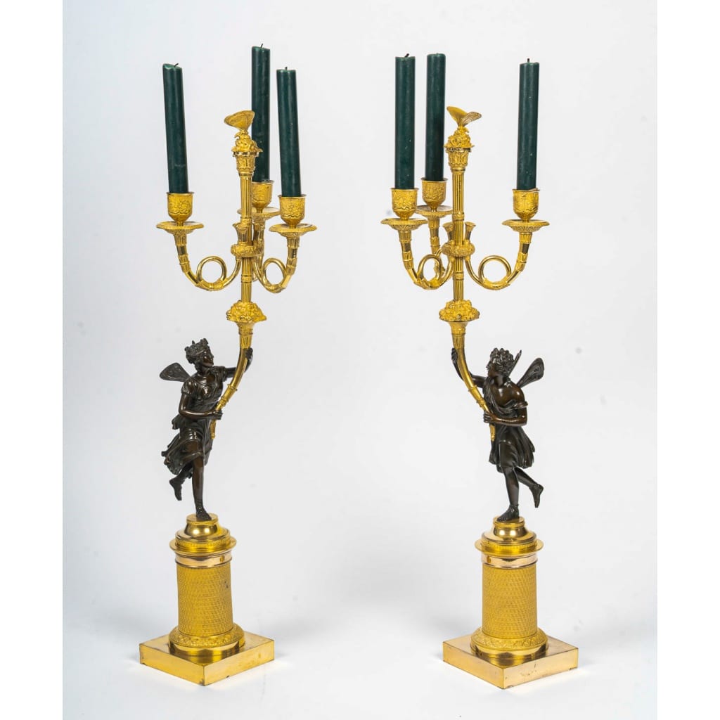 Paire de candélabres en bronze à décor de Figures à l’Antiques, époque Empire vers 1805-1810 14 Paire de candélabres en bronze à décor de Figures à l’Antiques, époque Empire vers 1805-1810 14
