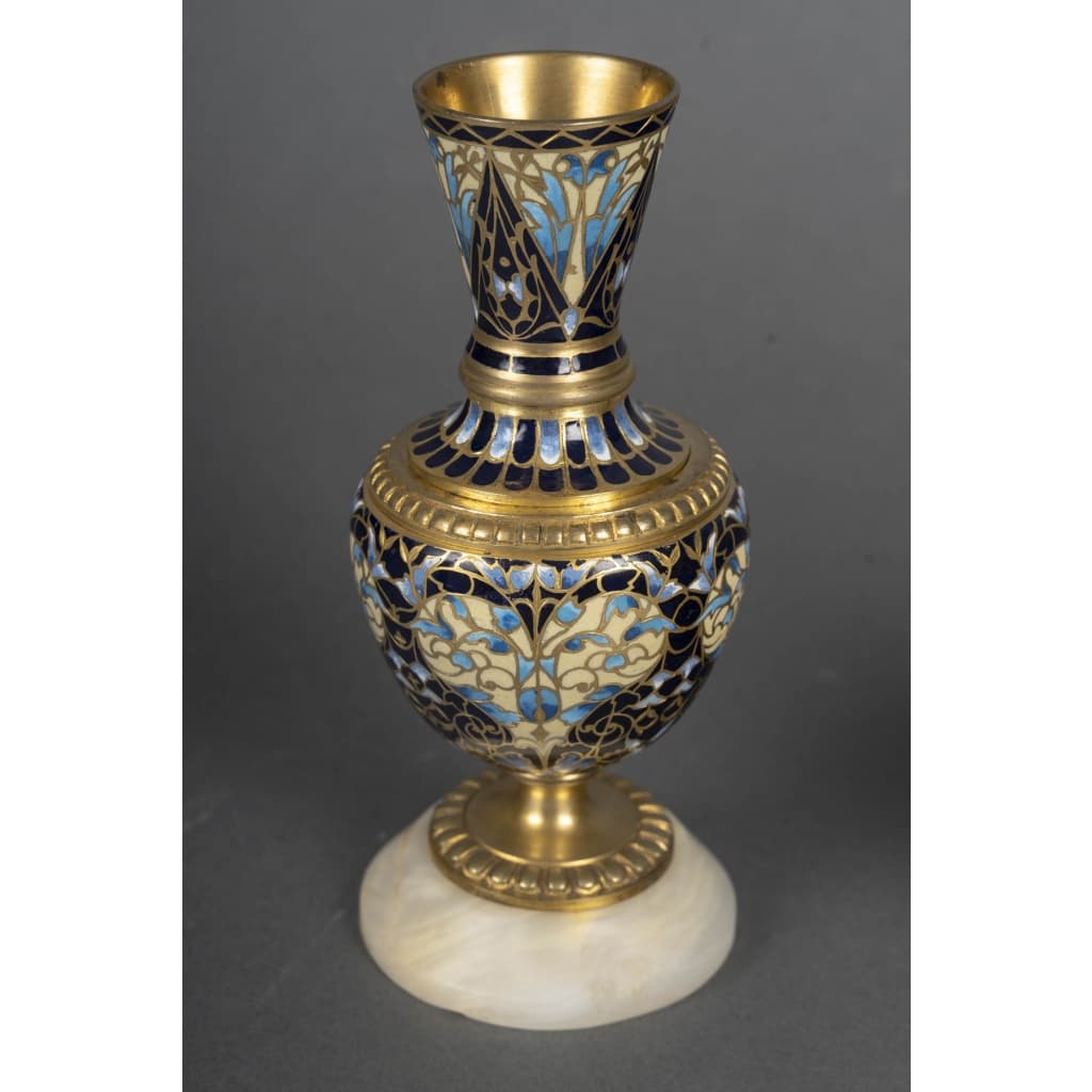 Une paire de petits vases en bronze et émail cloisonné fin XIXème siècle 9