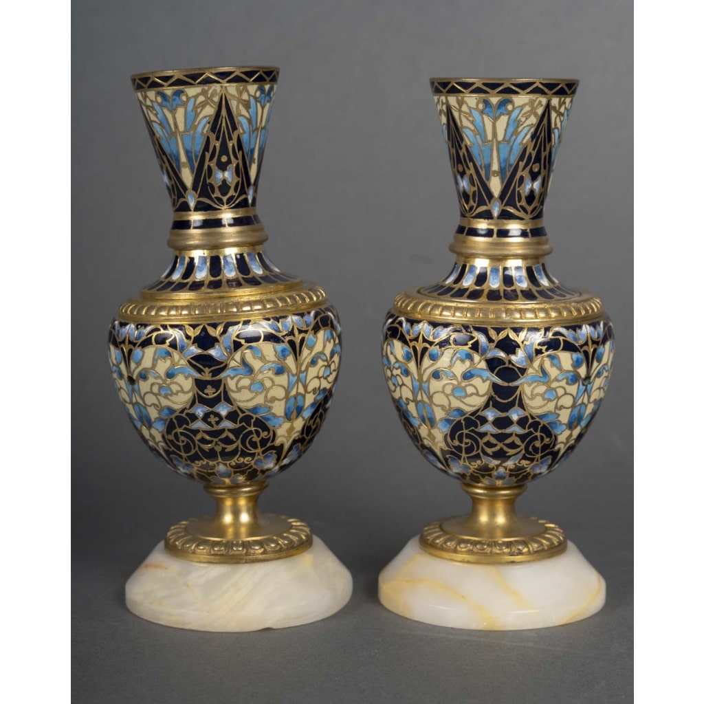 Une paire de petits vases en bronze et émail cloisonné fin XIXème siècle 8