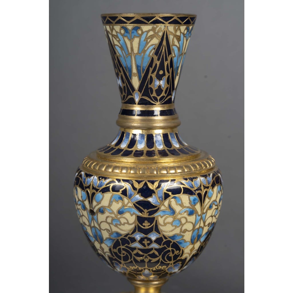 Une paire de petits vases en bronze et émail cloisonné fin XIXème siècle 7