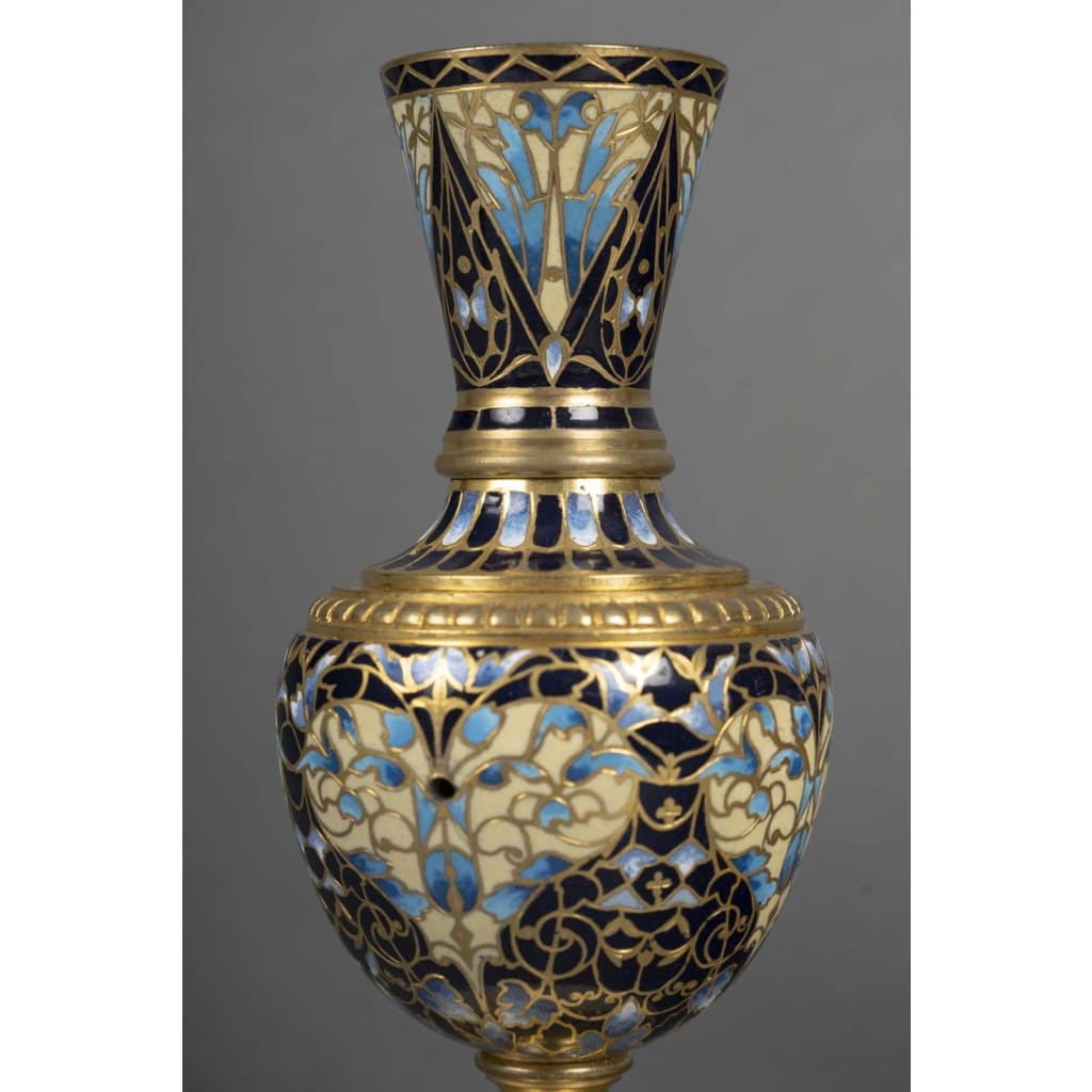 Une paire de petits vases en bronze et émail cloisonné fin XIXème siècle 6