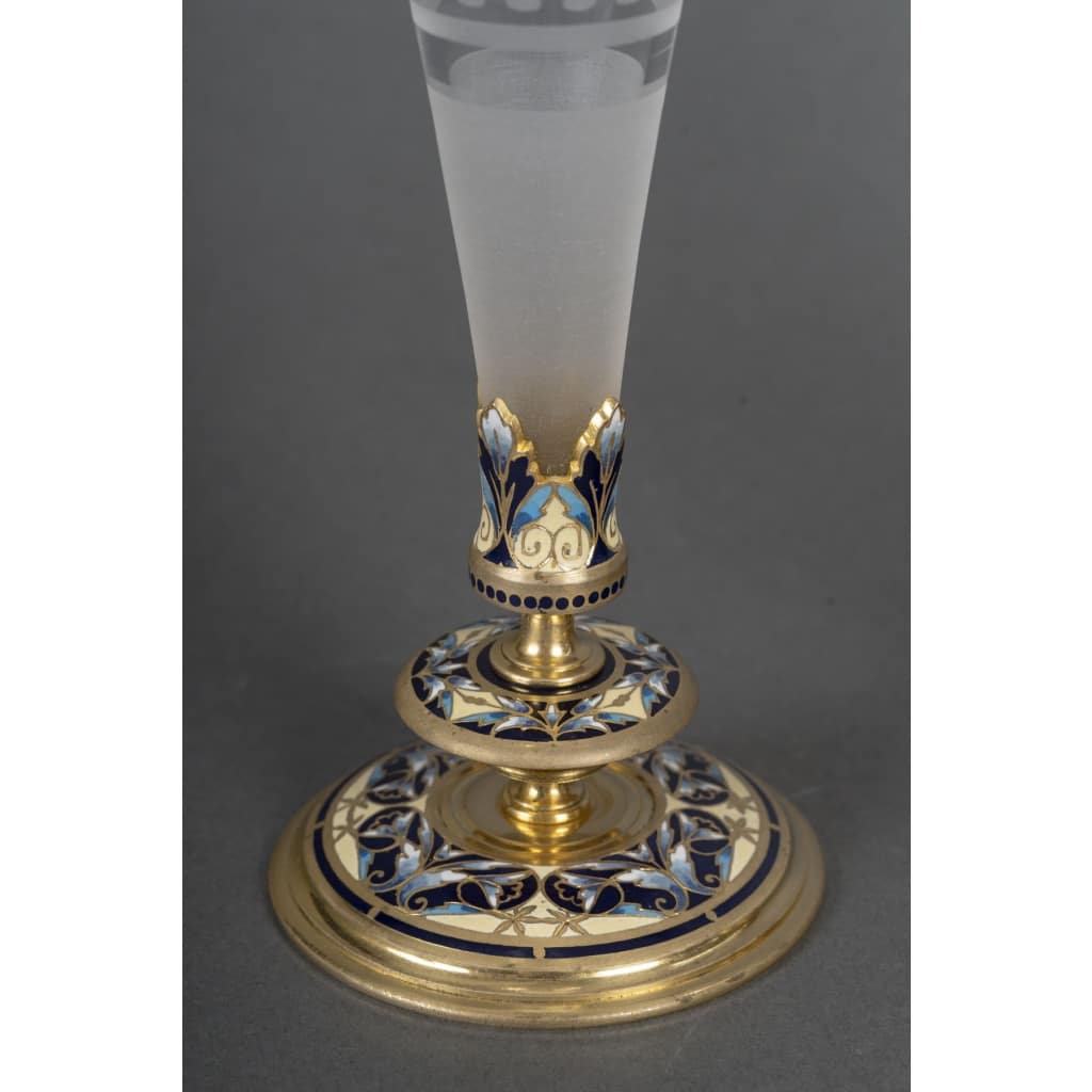 Une paire de flûtes en cristal et base en bronze cloisonné, fin XIXème siècle 3