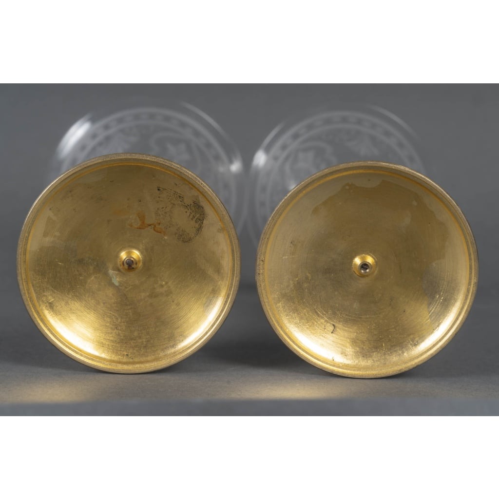 Une paire de flûtes en cristal et base en bronze cloisonné, fin XIXème siècle 5