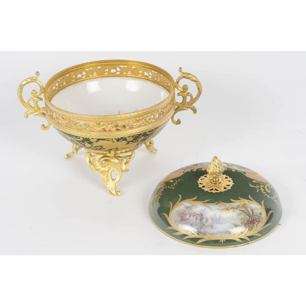 Une bonbonnière en porcelaine, sèvres XIXème siècle 6