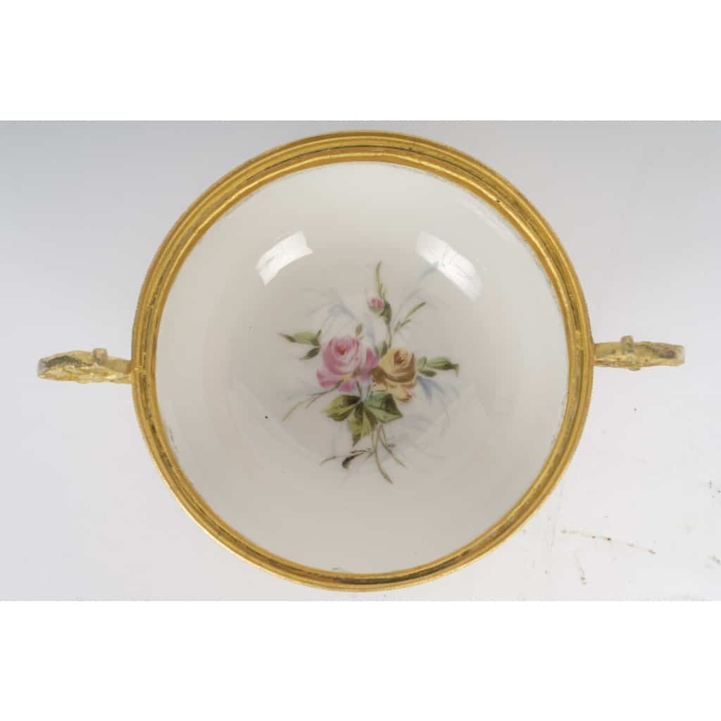 Une bonbonnière en porcelaine, sèvres XIXème siècle 5