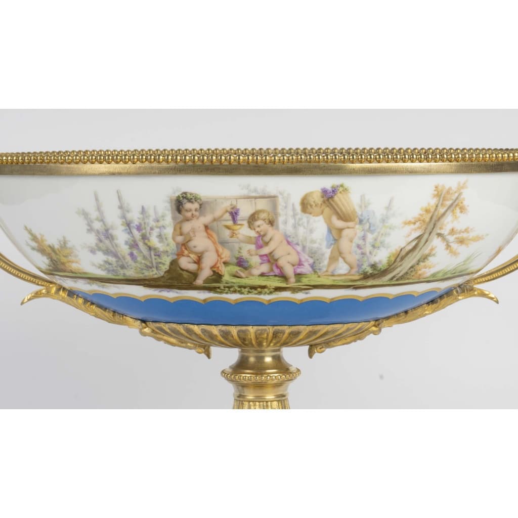 Centre de table en porcelaine de Paris 19ème siècle 5
