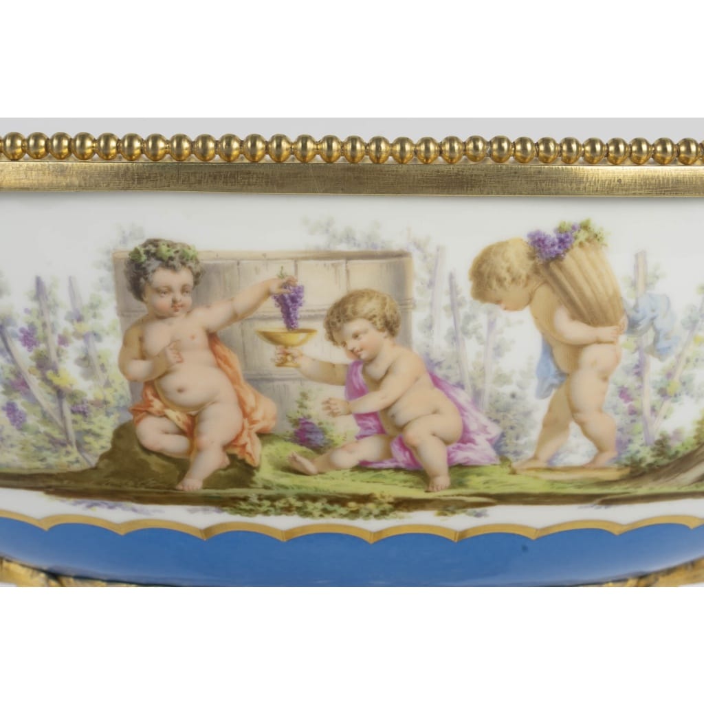 Centre de table en porcelaine de Paris 19ème siècle 7