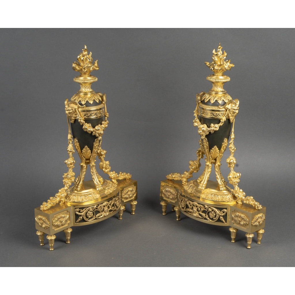 Paire de chenets en bronze doré Louis XVI 6