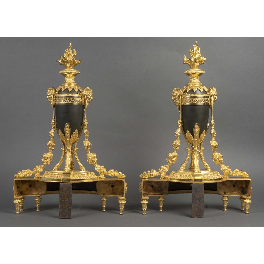 Paire de chenets en bronze doré Louis XVI 9