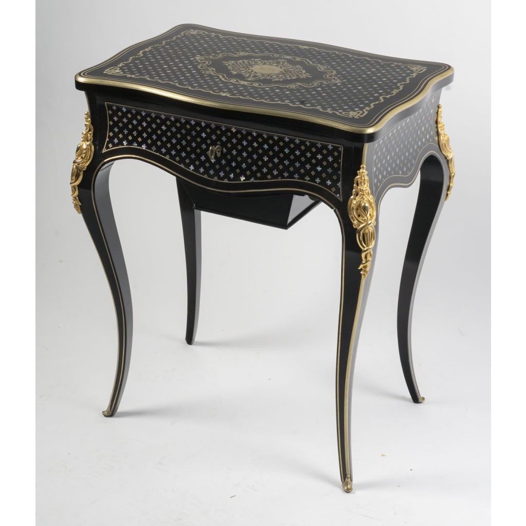 Travailleuse coiffeuse marqueté à la Reine, d’époque Napoléon III, 2