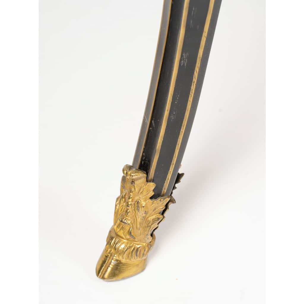 Bureau plat laqué noir à décor de filet en laiton doré d’époque Régence vers 1715-1723 5 Bureau plat laqué noir à décor de filet en laiton doré d’époque Régence vers 1715-1723 5