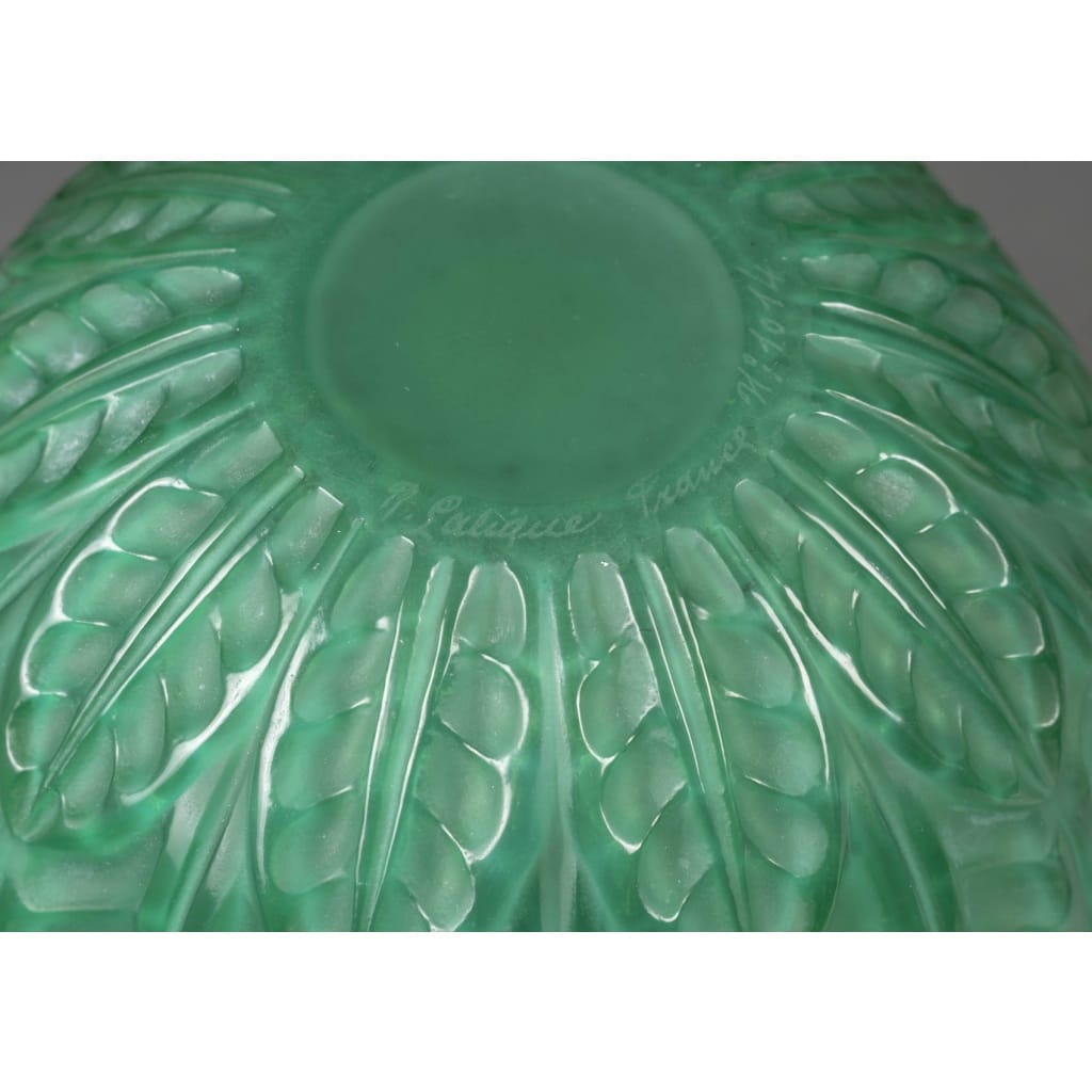 René LALIQUE – VASE MALESHERBES créé en 1927 10