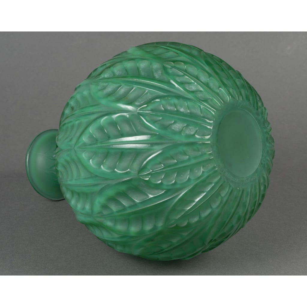 René LALIQUE – VASE MALESHERBES créé en 1927 11