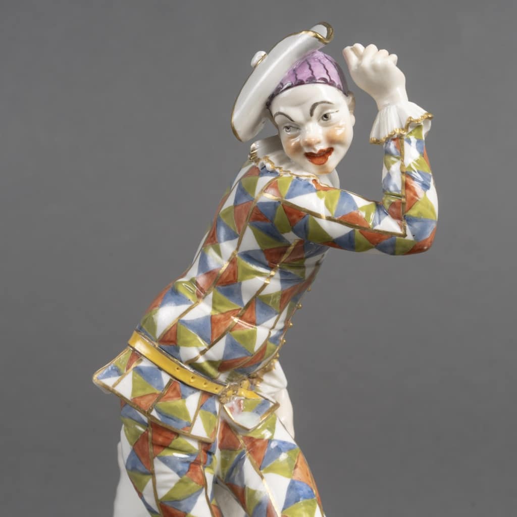 Paire d’Arlequins en porcelaine de Nymphenburg, époque XIXème. 9 Paire d’Arlequins en porcelaine de Nymphenburg, époque XIXème. 9