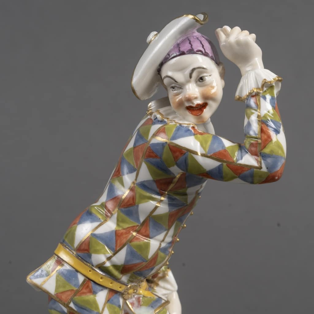 Paire d’Arlequins en porcelaine de Nymphenburg, époque XIXème. 7 Paire d’Arlequins en porcelaine de Nymphenburg, époque XIXème. 7