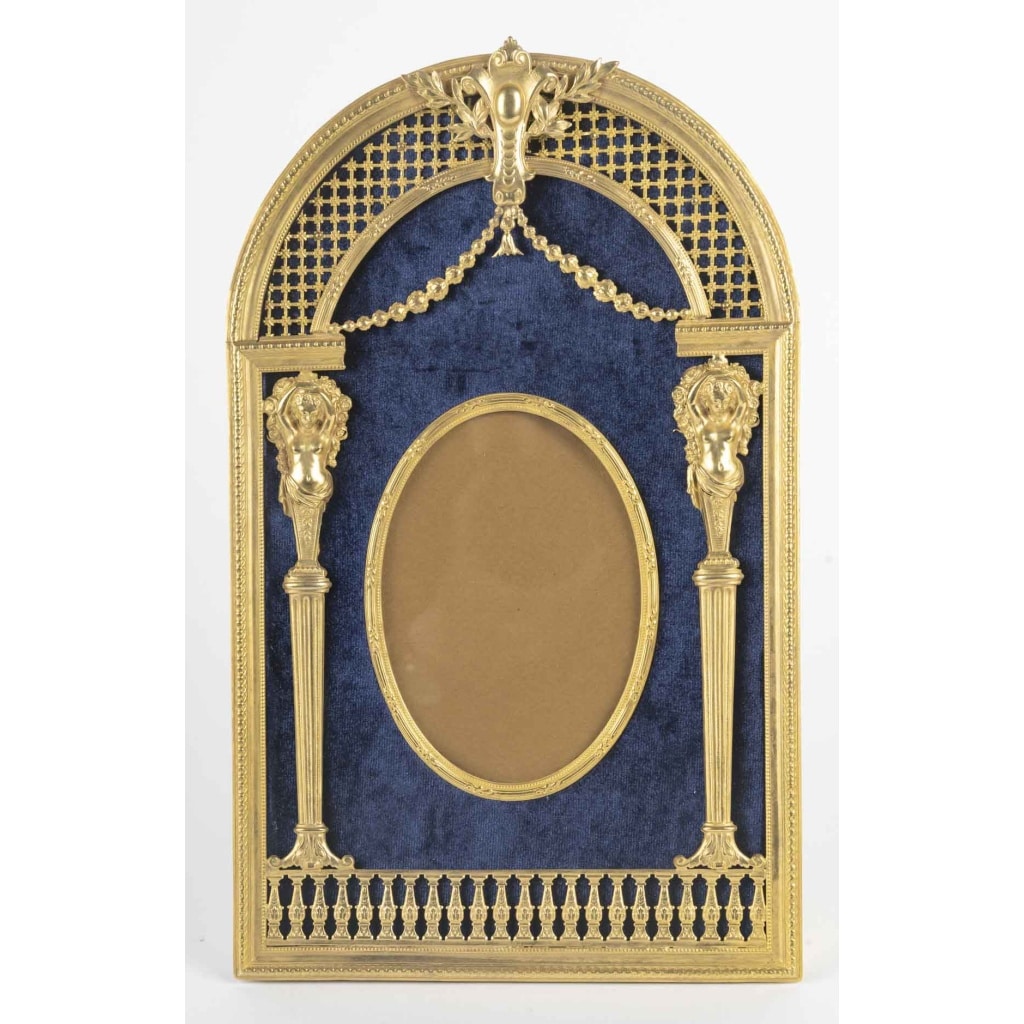 Un cadre en bronze doré de style Napoléon III, fin XIXème siècle 2
