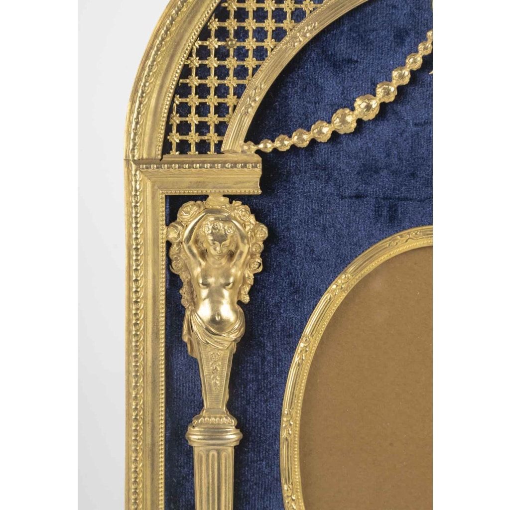 Un cadre en bronze doré de style Napoléon III, fin XIXème siècle 8