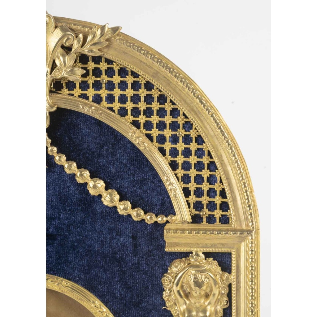 Un cadre en bronze doré de style Napoléon III, fin XIXème siècle 3