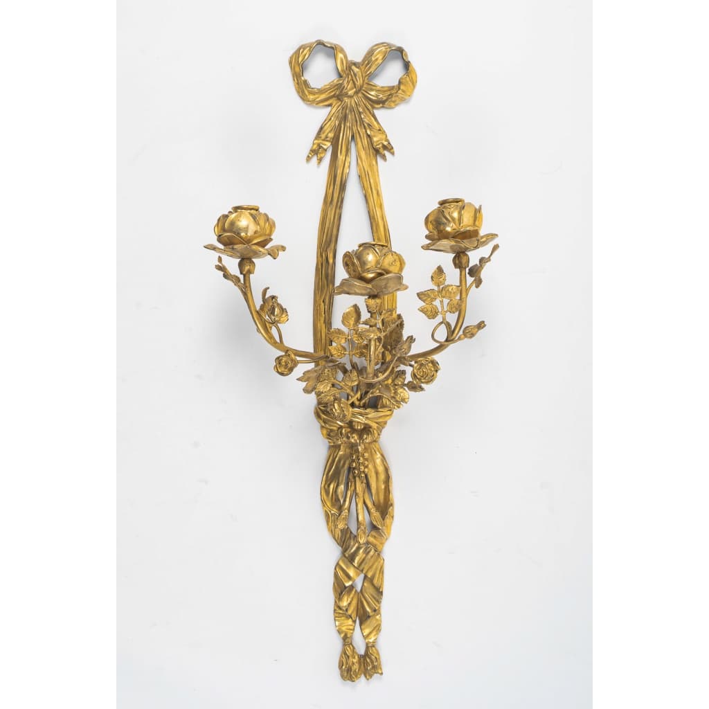 Paire de grandes appliques de style Louis XVI en bronze doré, vers 1850 3 Paire de grandes appliques de style Louis XVI en bronze doré, vers 1850 3