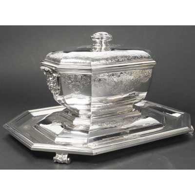 ORFEVRE BOIN TABURET – Terrine couverte et son présentoir en argent massif XIXe 2