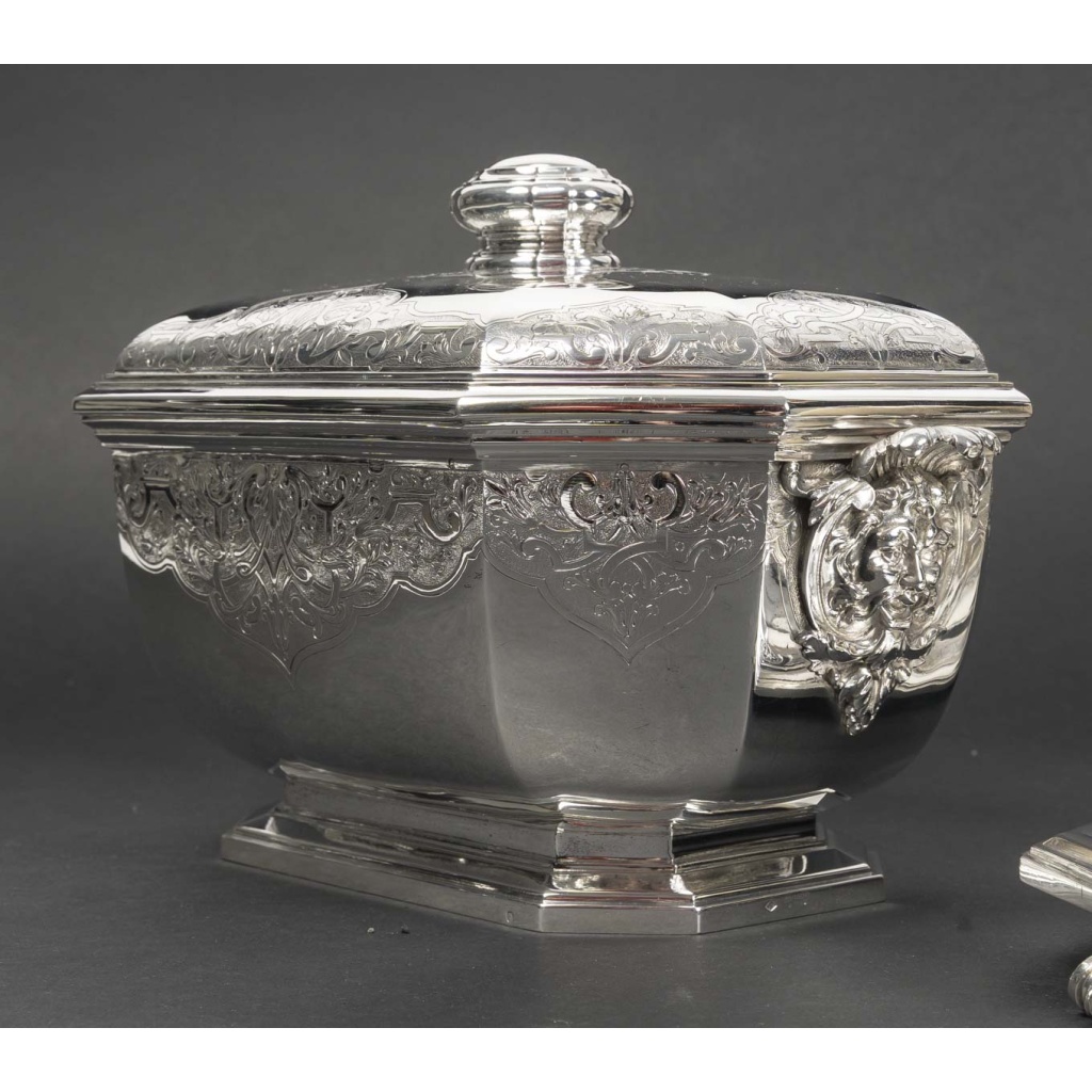 ORFEVRE BOIN TABURET – Terrine couverte et son présentoir en argent massif XIXe 16