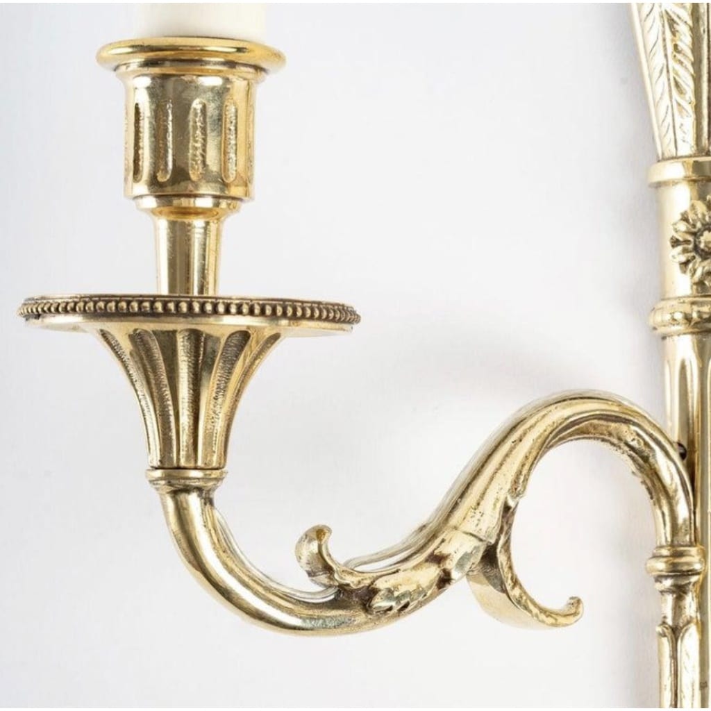 1950 Paire d&rsquo;appliques néoclassiques en bronze de la maison Lucien Gau 6