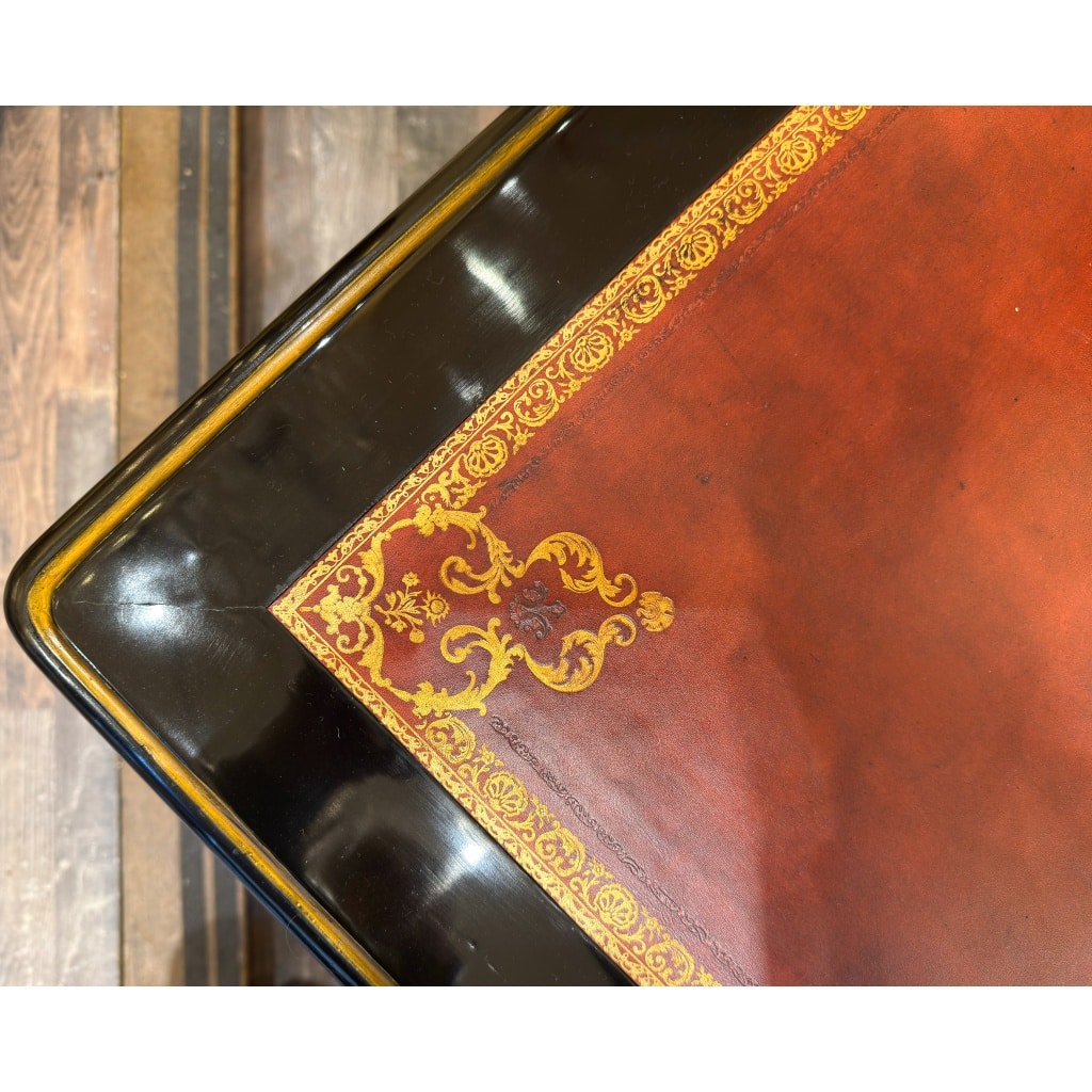 Bureau plat laqué noir d’époque Louis XV vers 1740-1750 10