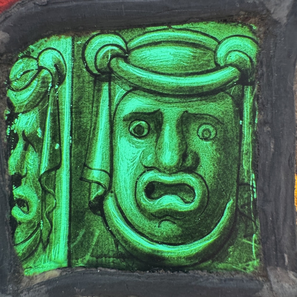 Vitrail de style renaissance St Michel terrassant le dragon 8