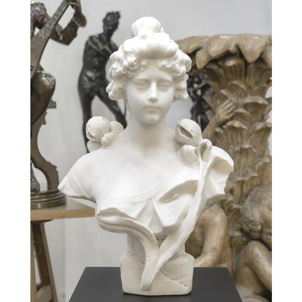 Sculpture – Buste De Jeune Femme Aux Fleurs , Vittorio Pochini (1860-1908) – Marbre 2 Sculpture – Buste De Jeune Femme Aux Fleurs , Vittorio Pochini (1860-1908) – Marbre 2