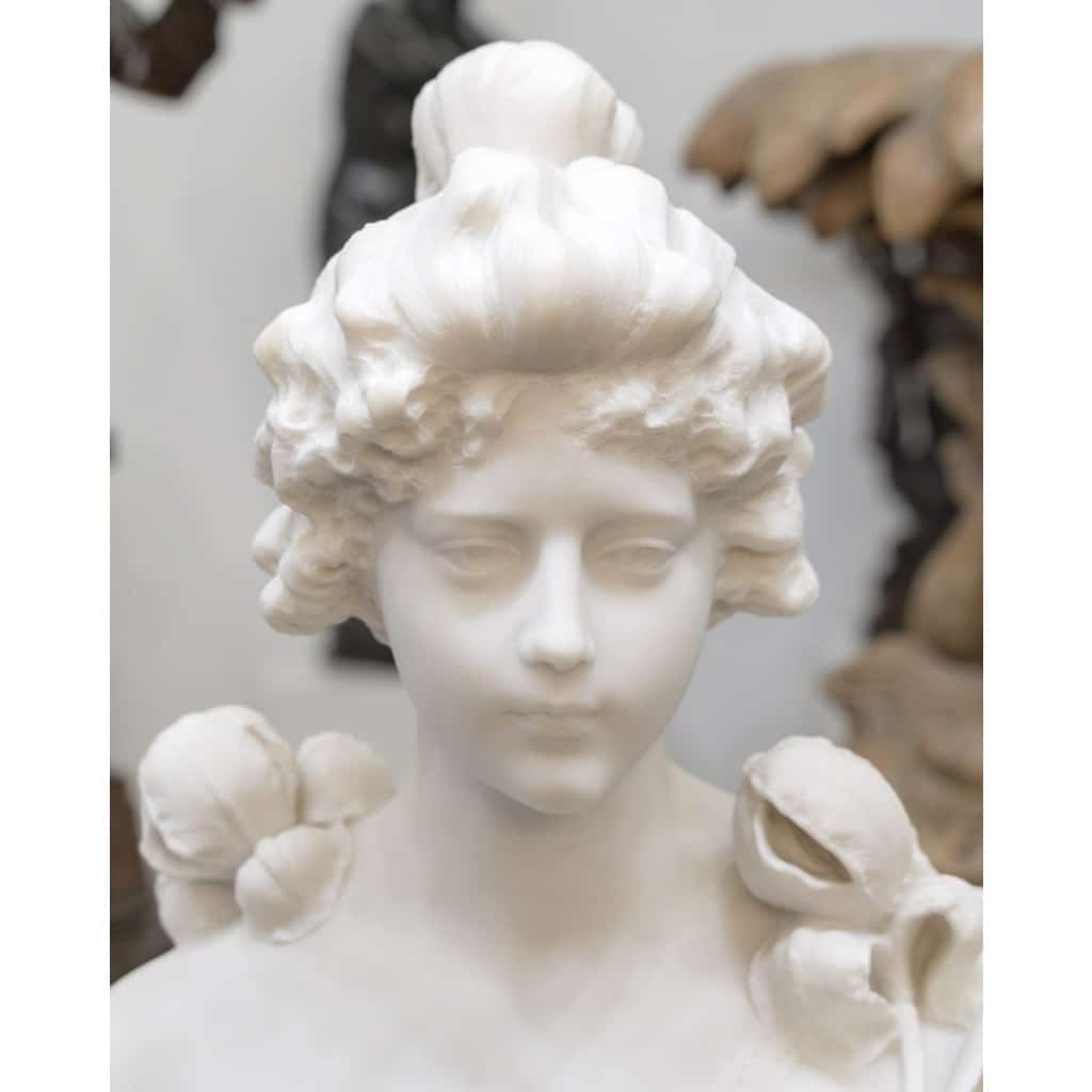 Sculpture – Buste De Jeune Femme Aux Fleurs , Vittorio Pochini (1860-1908) – Marbre 4 Sculpture – Buste De Jeune Femme Aux Fleurs , Vittorio Pochini (1860-1908) – Marbre 4