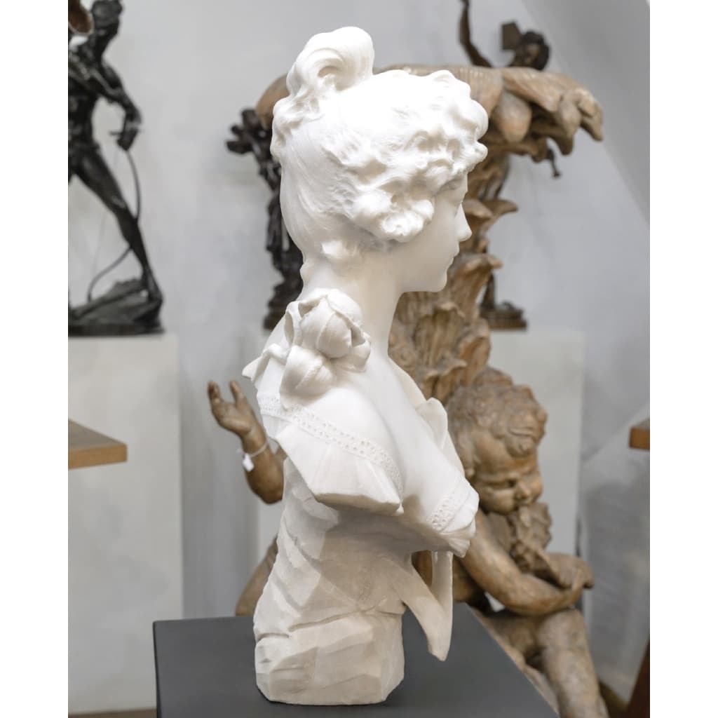Sculpture – Buste De Jeune Femme Aux Fleurs , Vittorio Pochini (1860-1908) – Marbre 7 Sculpture – Buste De Jeune Femme Aux Fleurs , Vittorio Pochini (1860-1908) – Marbre 7