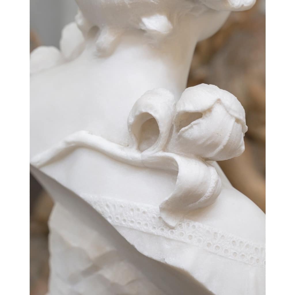 Sculpture – Buste De Jeune Femme Aux Fleurs , Vittorio Pochini (1860-1908) – Marbre 8 Sculpture – Buste De Jeune Femme Aux Fleurs , Vittorio Pochini (1860-1908) – Marbre 8