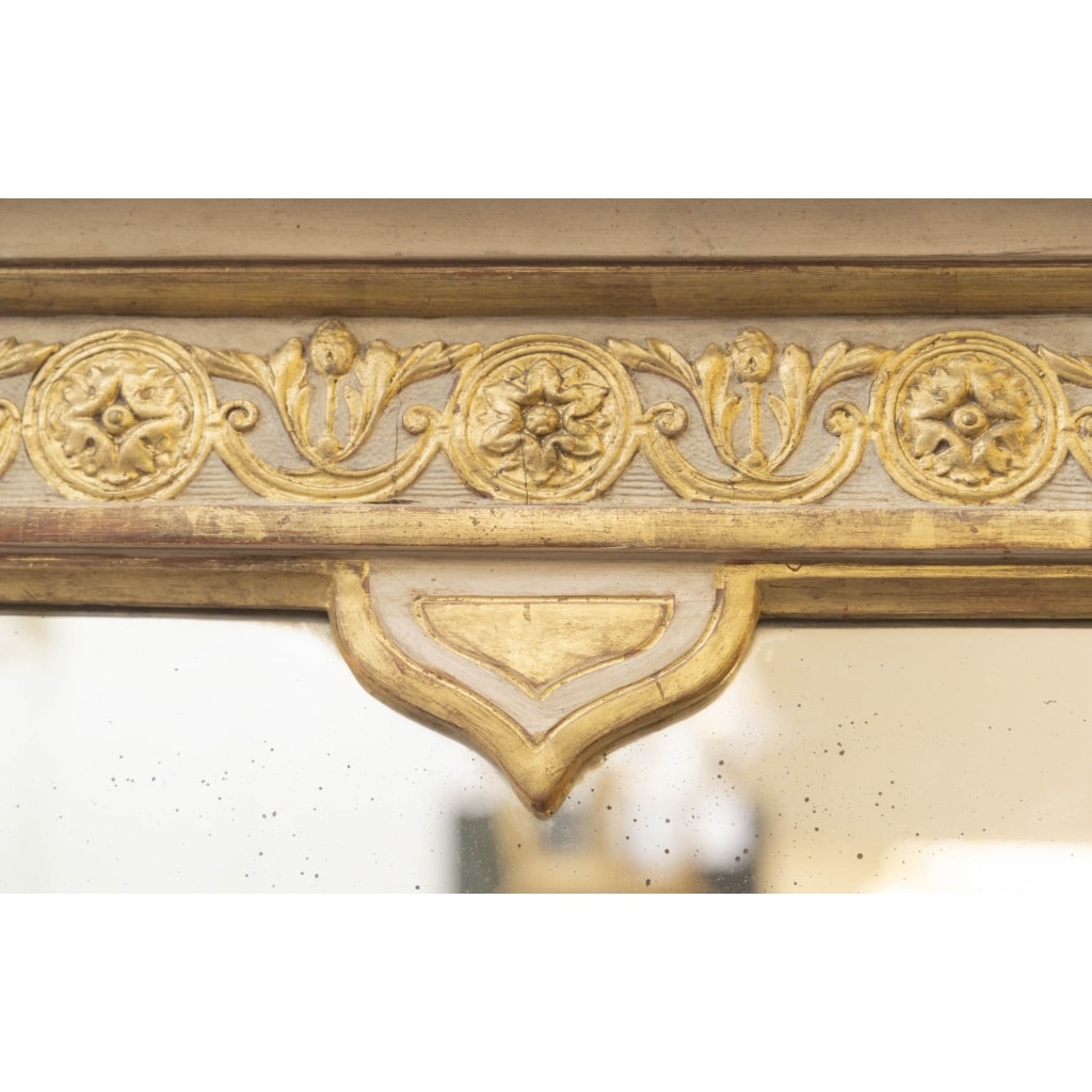 Paire de miroirs écussons du 19ème siècle. 4