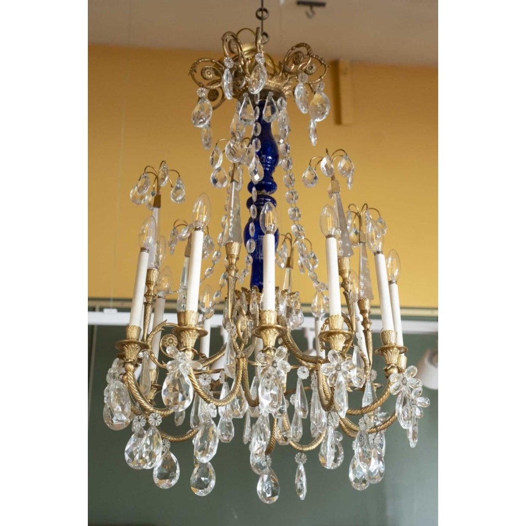 De style Louis XVI Paire de lustres en cristal et bronze 3