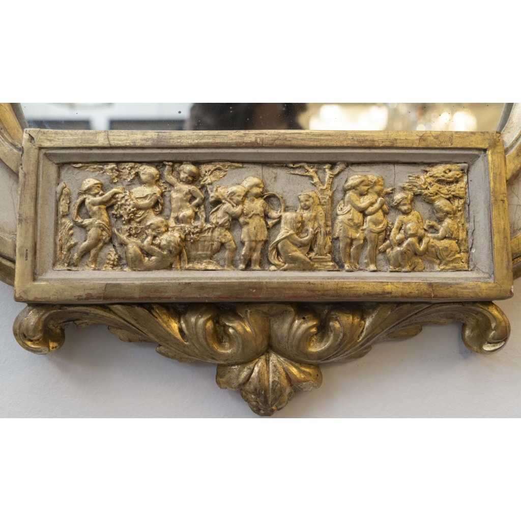 Paire de miroirs écussons du 19ème siècle. 10