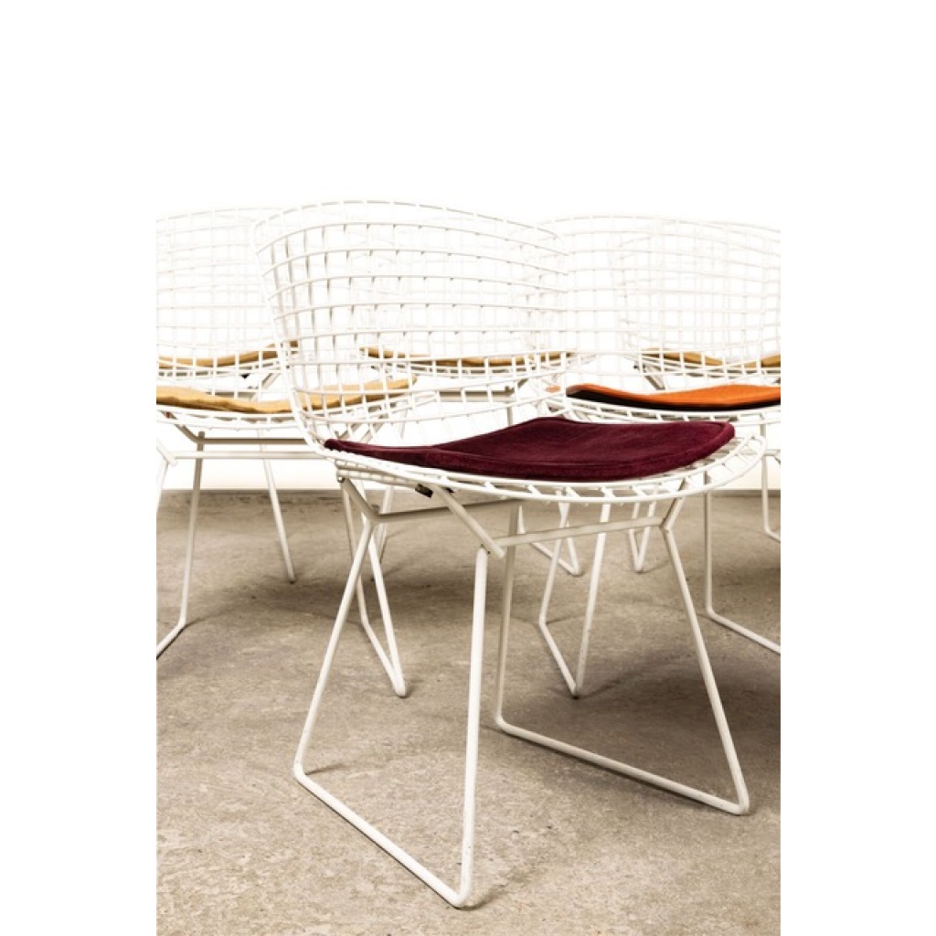 Harry BERTOIA (1915-1978) pour KNOLL INTERNATIONAL, éditeur. 4 Chaises « Diamond » 3