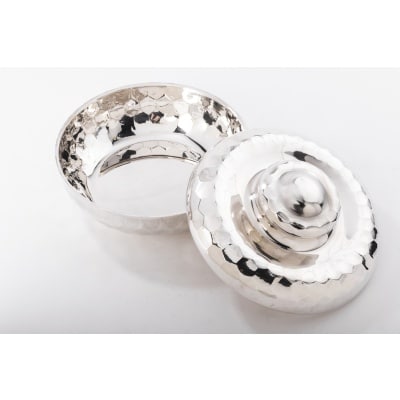 Coffret en argent massif martelé Epoque XXe Italie du Nord