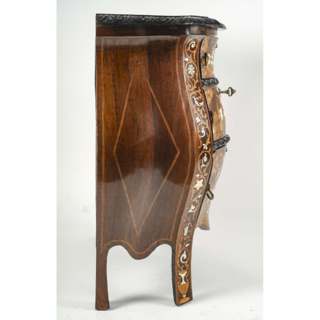 Commode lombarde, d&rsquo;époque Fin XVIIIème/Début XIXème. 4