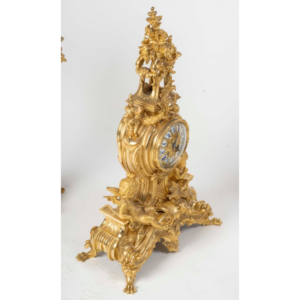 Garniture de cheminée en bronze doré – Style Louis XV – Époque Napoléon III 4