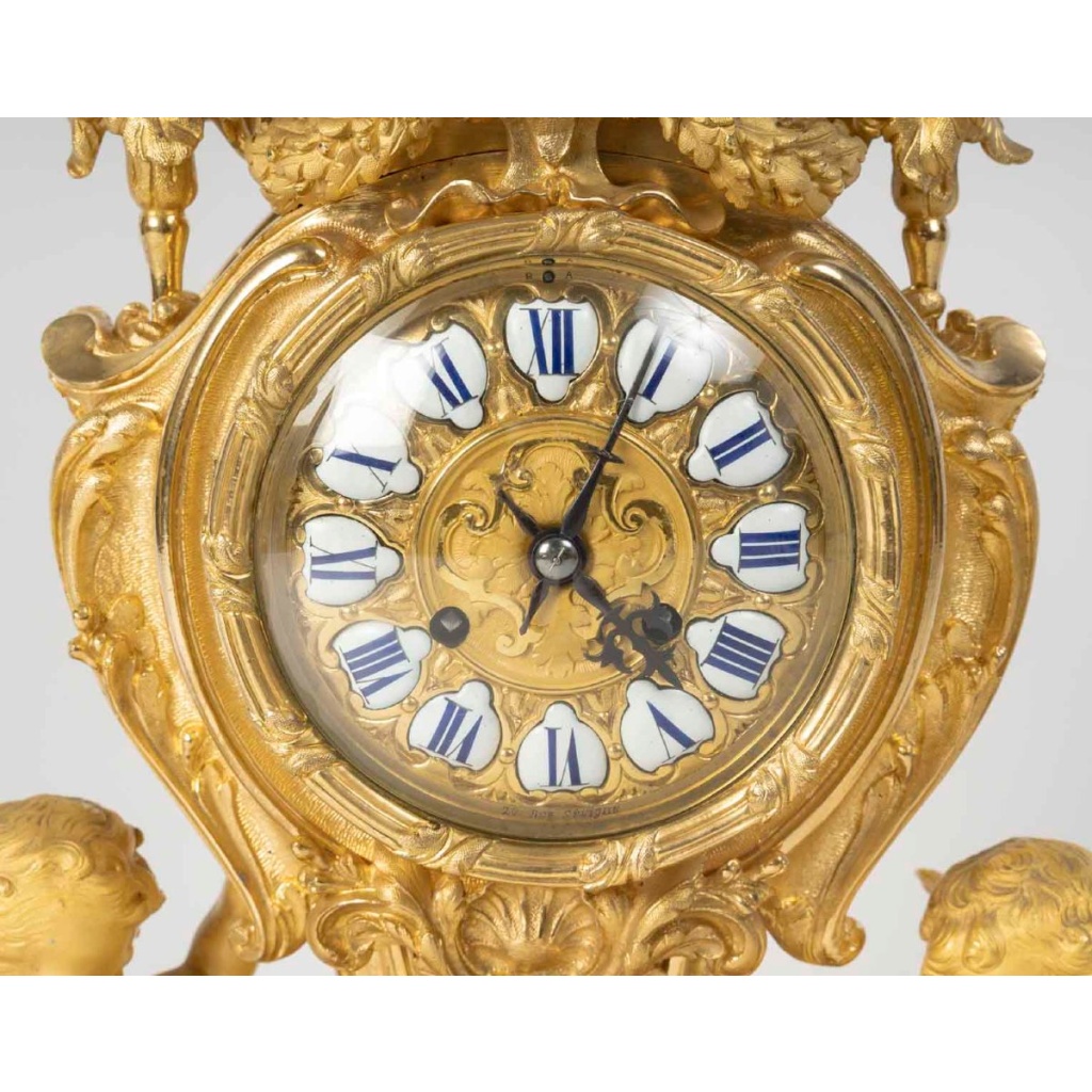 Garniture de cheminée en bronze doré – Style Louis XV – Époque Napoléon III 5