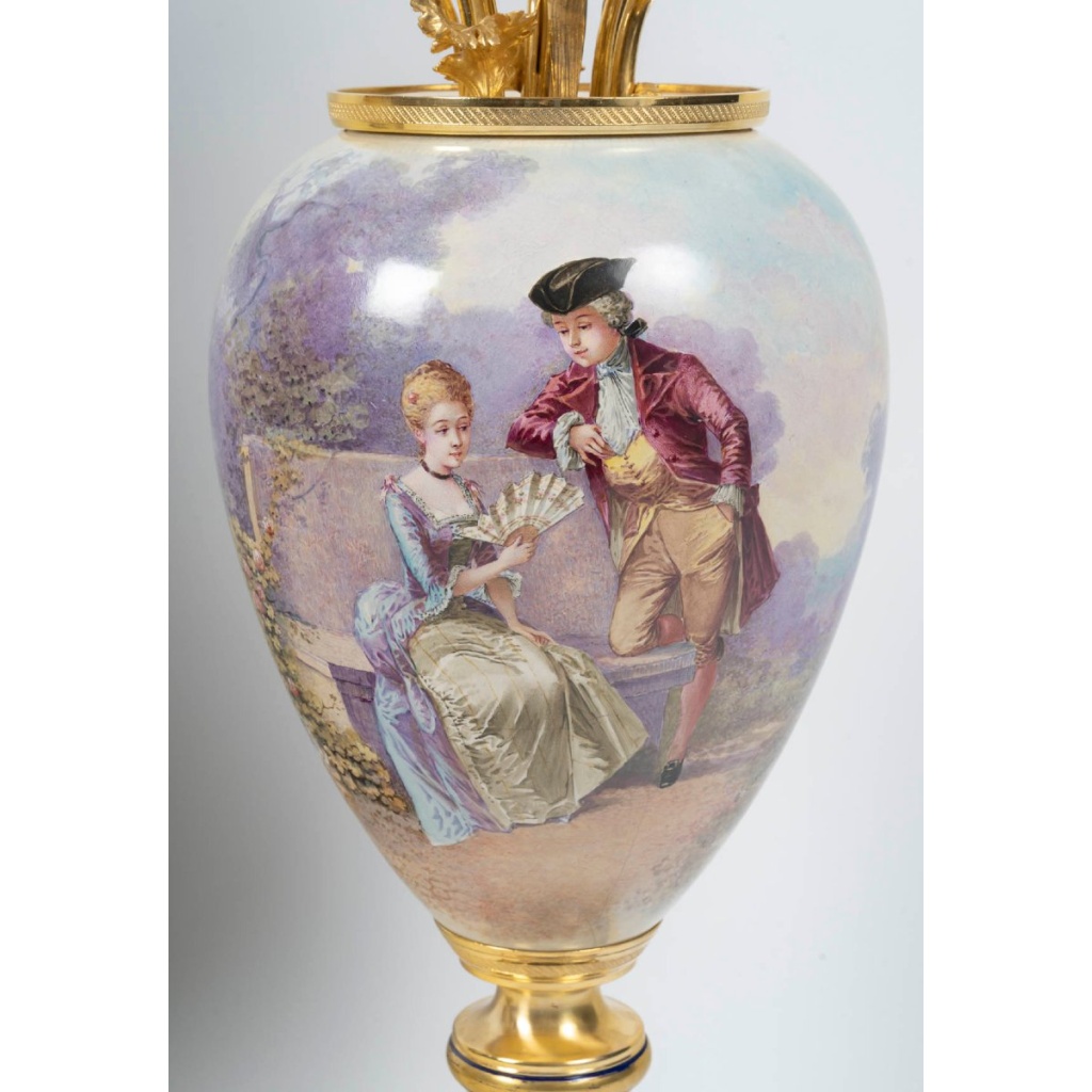 Paire de grands vases décorés avec bouquets en bronze doré – Époque Napoléon III – XIXe siècle 9