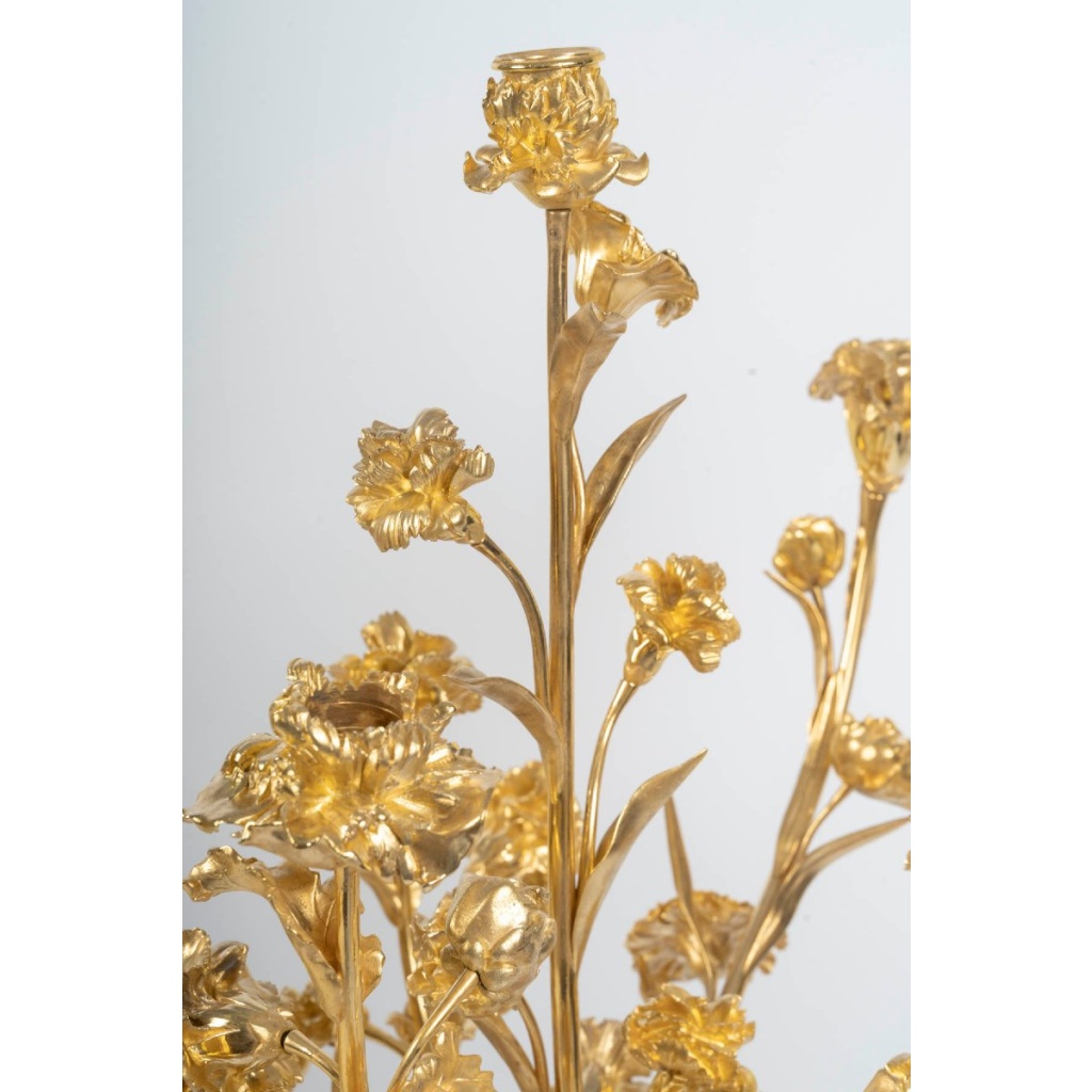 Paire de grands vases décorés avec bouquets en bronze doré – Époque Napoléon III – XIXe siècle 5