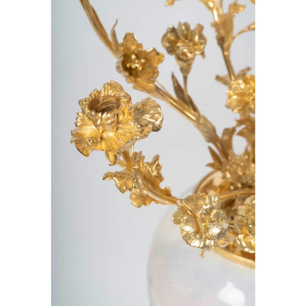 Paire de grands vases décorés avec bouquets en bronze doré – Époque Napoléon III – XIXe siècle 4